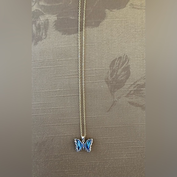 🦋 Blue Iridescent Crystal Butterfly Necklace Gold plated Stainless Steel- New - Picture 5 of 8